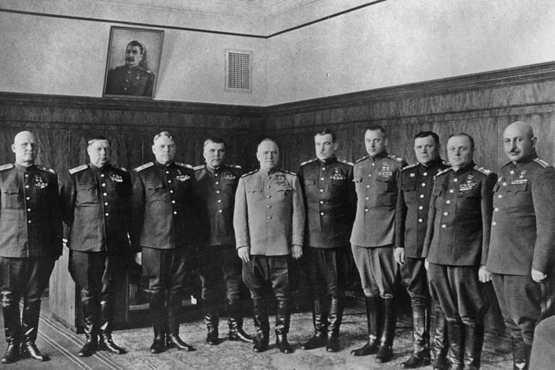 Маршал Баграмян. Мы много пережили в тиши после войны - i_005.jpg