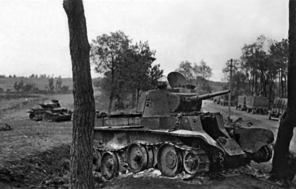 Иной 1941. От границы до Ленинграда - i_018.jpg