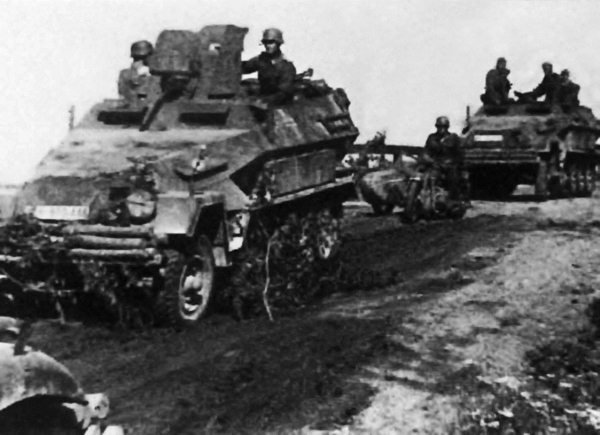 Иной 1941. От границы до Ленинграда - i_022.jpg