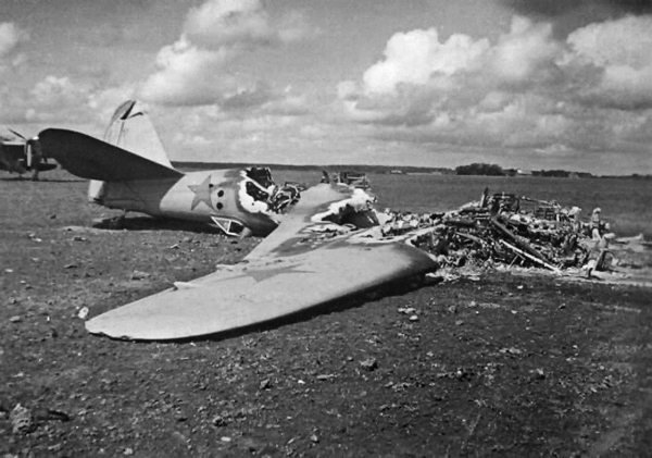 Иной 1941. От границы до Ленинграда - i_024.jpg