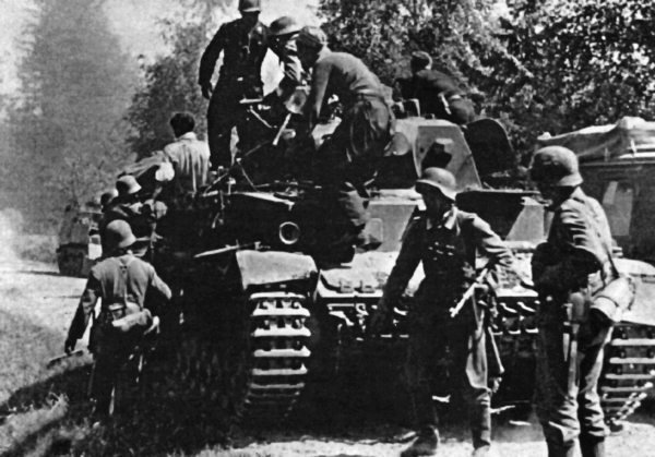 Иной 1941. От границы до Ленинграда - i_025.jpg