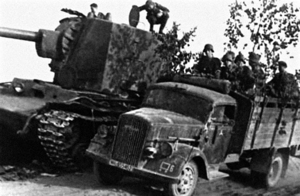 Иной 1941. От границы до Ленинграда - i_042.jpg