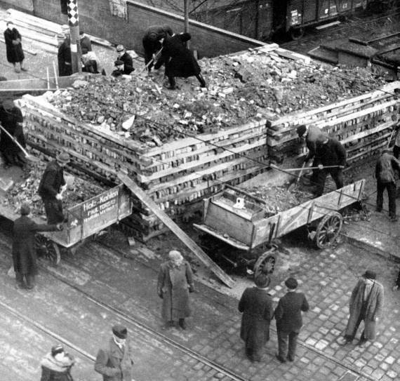 Берлин 45-го: Сражения в логове зверя - _009_streetbarricade_built.jpg