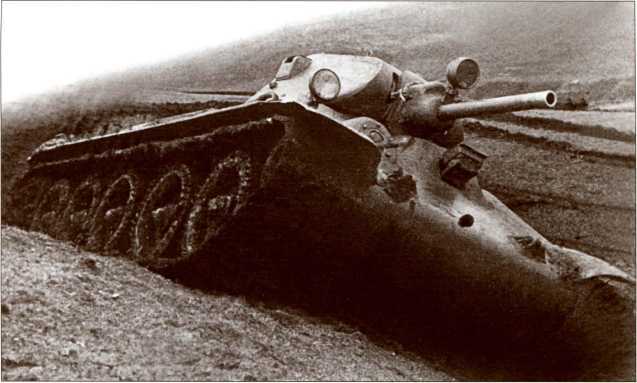 Первые Т-34<br />(Боевое применение) - i_012.jpg