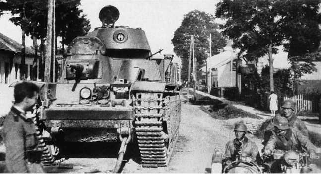 Советский тяжелый танк Т-35<br />(«Сталинский монстр») - i_124.jpg