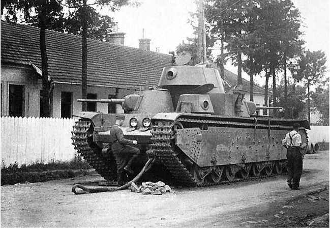 Советский тяжелый танк Т-35<br />(«Сталинский монстр») - i_126.jpg