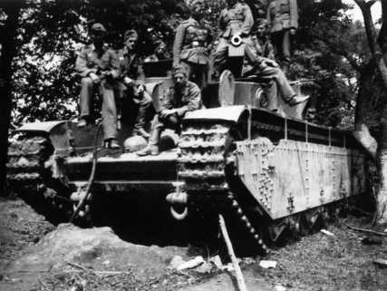 Советский тяжелый танк Т-35<br />(«Сталинский монстр») - i_129.jpg